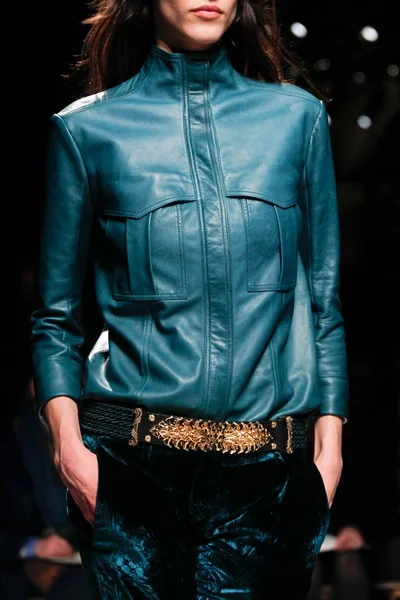 Look 10